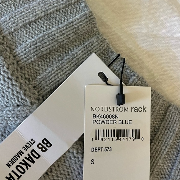 BB Dakota by Steve Madden Sweater - Picture 9 of 9